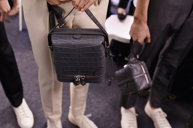 Louis Vuitton on X: Backstage during the #LVSS16 Fashion Show with  @TWNGhesquiere #LouisVuitton #PFW  / X