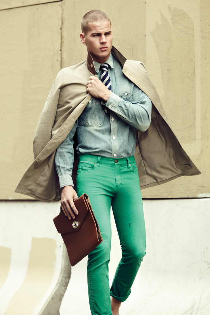 Зеленые мужские джинсы стиль