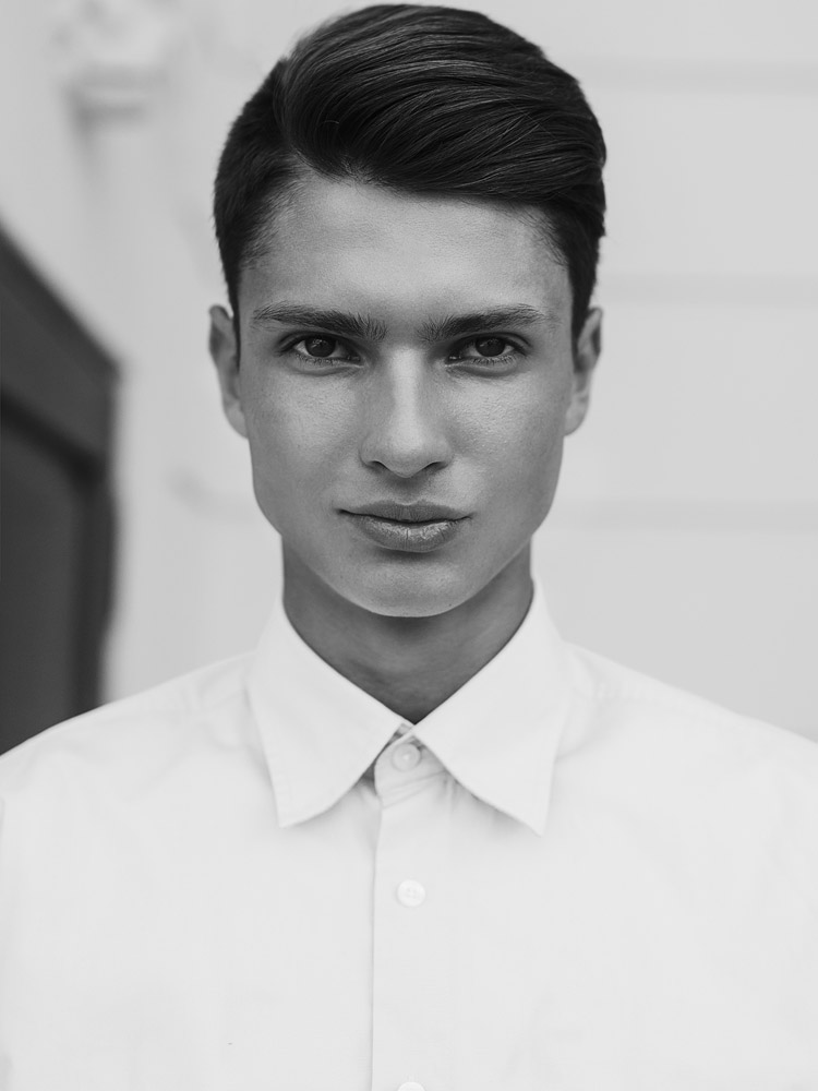 Mick Gesicki at Network Models by Piotr Serafin