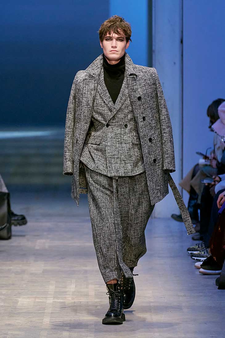 MFW: MIGUEL VIEIRA Fall Winter 2022.23 Collection - Male Model Scene