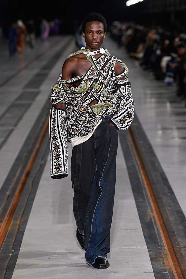 PFW: Y/PROJECT Fall Winter 2022.23 Collection - Male Model Scene