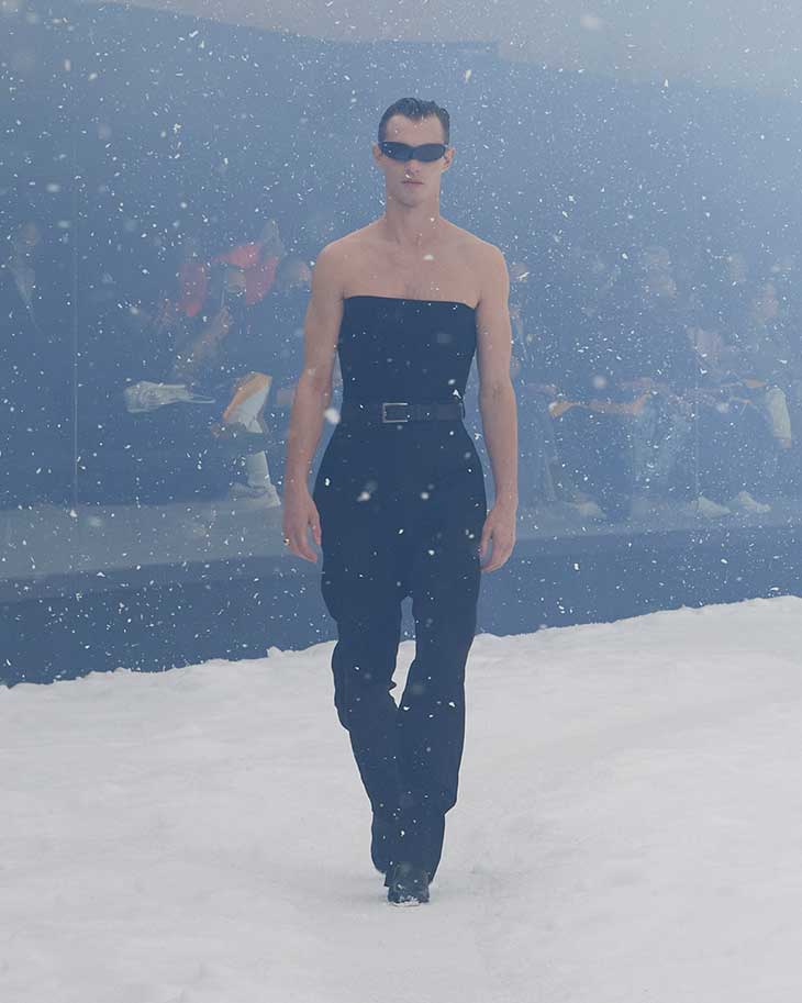 PFW: LOEWE Fall Winter 2022.23 Collection - Male Model Scene