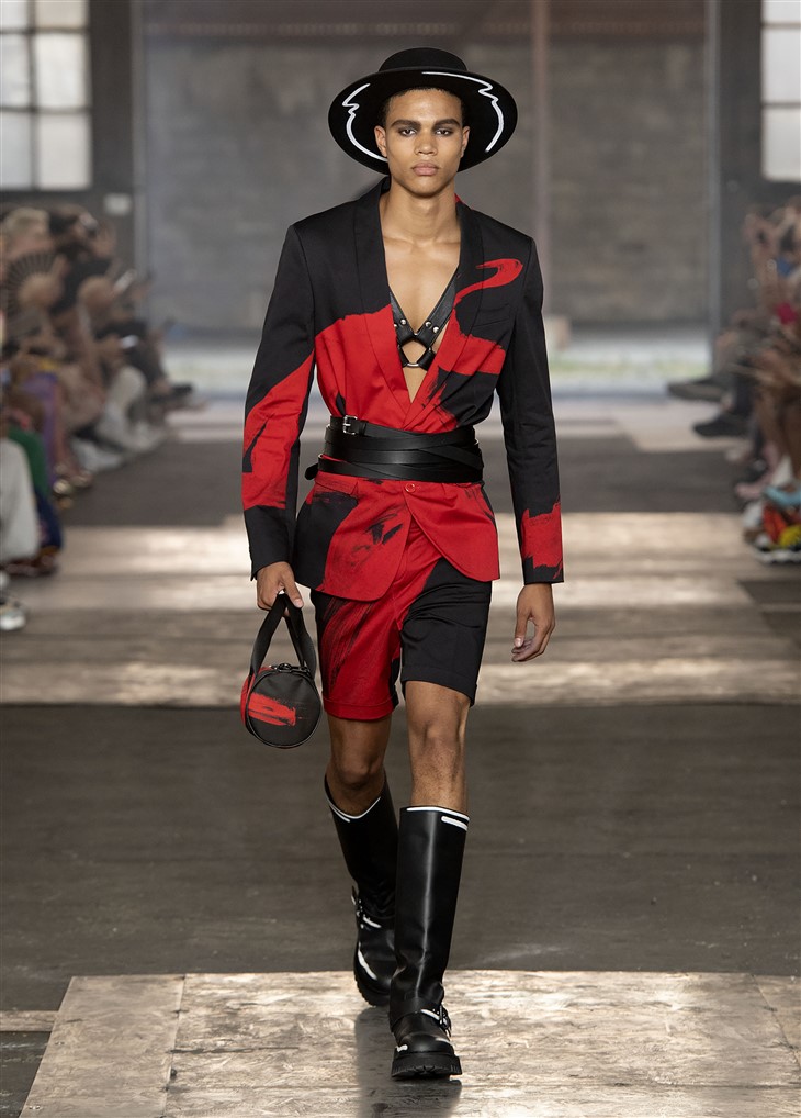 Discover the Stylish Moschino Spring 2019 Menswear Collection