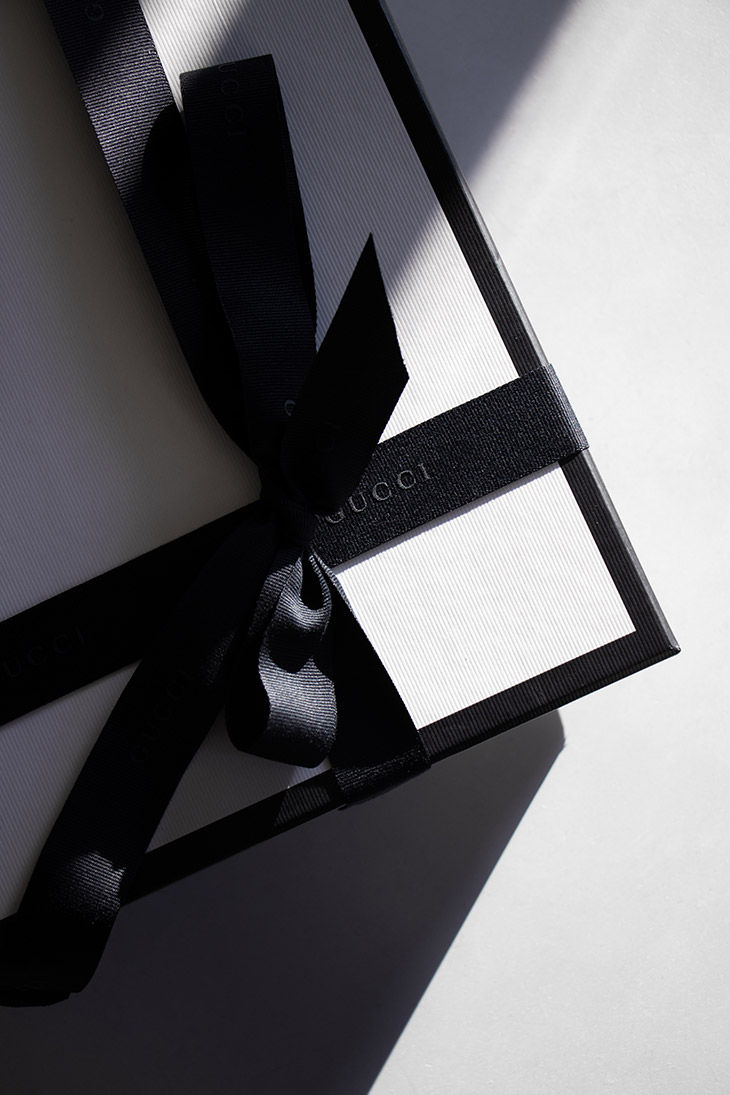 Luxury gifts for men: natural silk bowtie and handkerchief paisley marsala  Mario Capra design