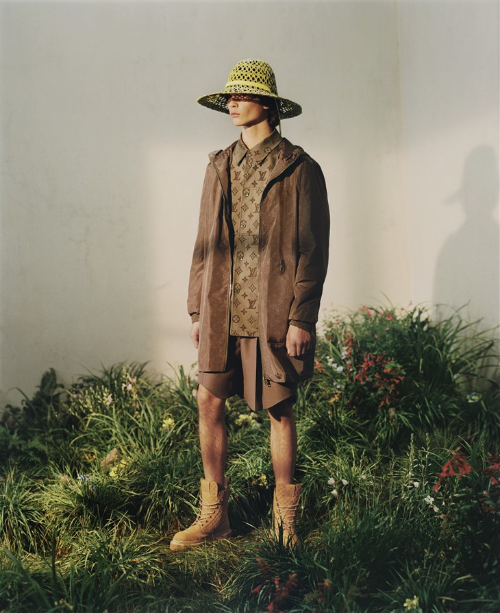 Louis Vuitton on X: Seasonal renewal. #LouisVuitton is sharing a selection  of highlights from recent #LVEditorials. A #LVMenSS20 Soft Trunk by  #VirgilAbloh was captured by Edwin Zhang for Harper's Bazaar Men China.