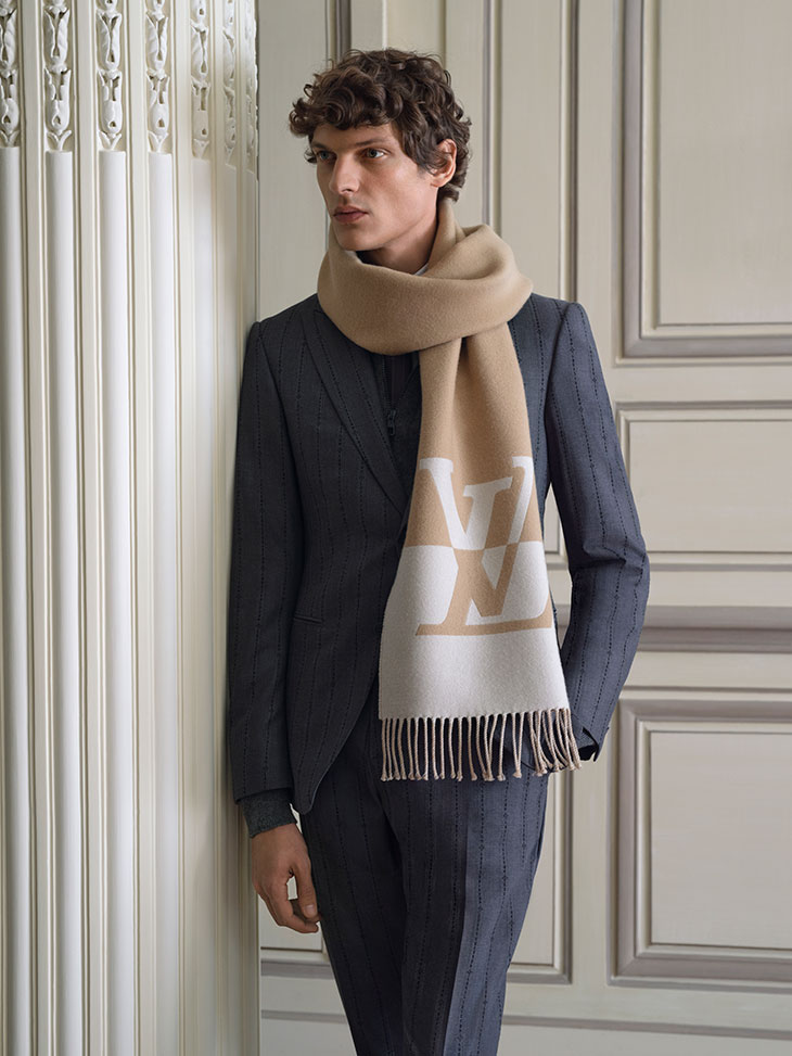 Louis Vuitton Scarves/Shaws 2015  Clothes design, Louis vuitton scarf, Lv  scarf